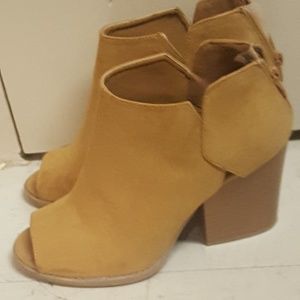 Camel Booties